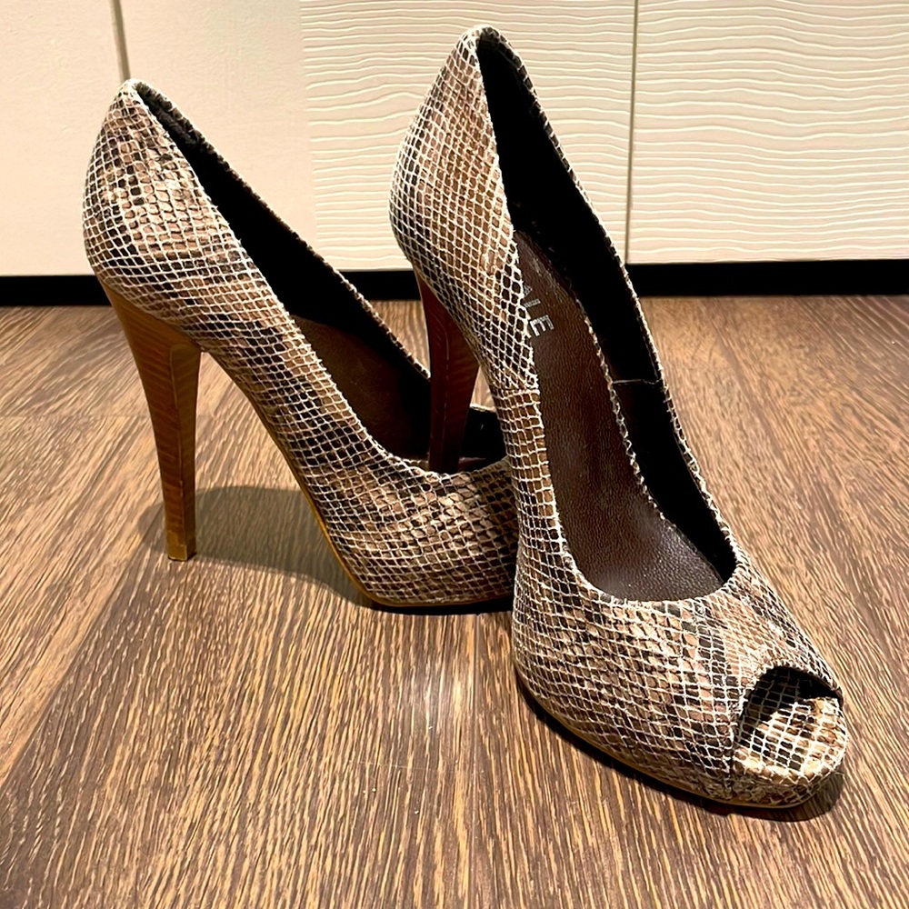 Locale ladies snakeskin high heels